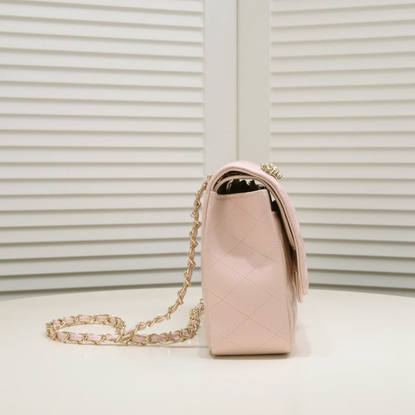 シャネルバッグ背面デザイン